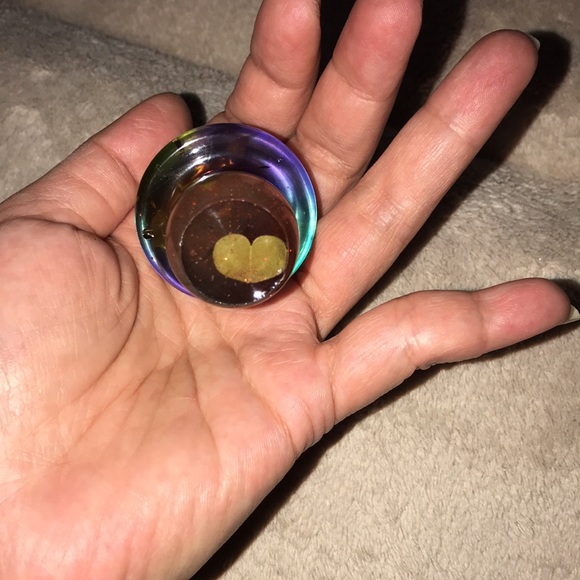 Custom epoxy mini mushroom keychain with clover 🍀 and my favorite leaf - Picture 7 of 7